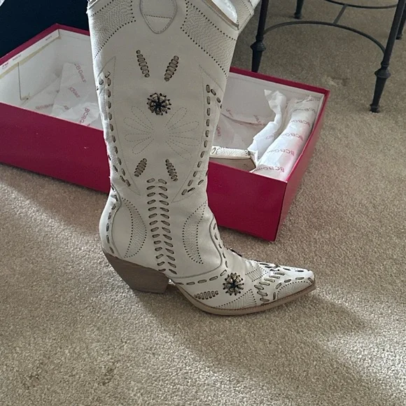 Women's White Embroidered Western Boots - Picture 10 of 11